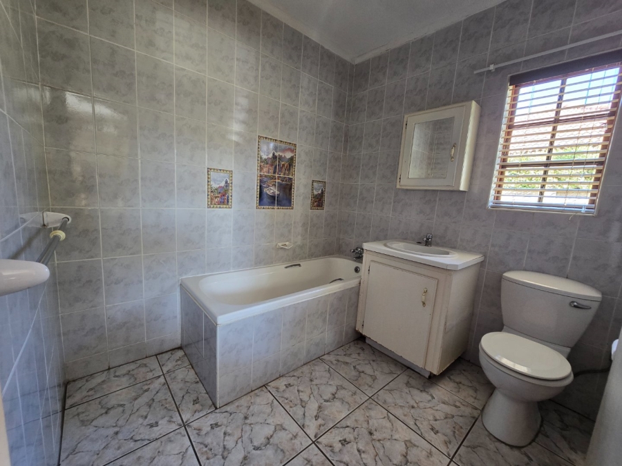 6 Bedroom Property for Sale in Mooivallei Park North West